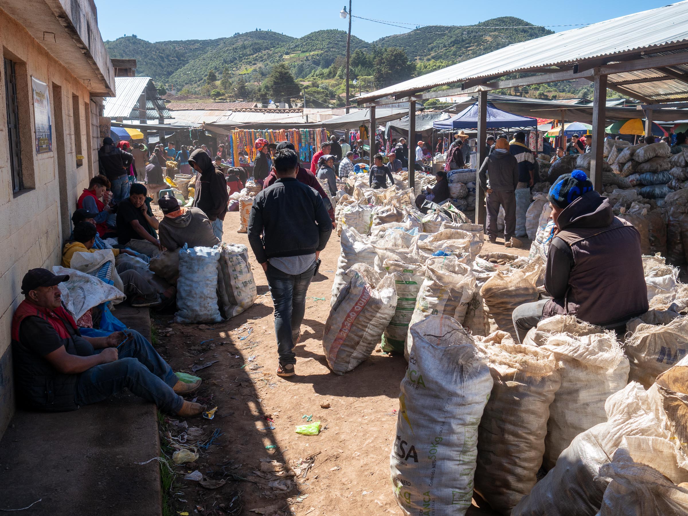 Der Viehmakt in Potrerillo - Blid klicken zum vergrößern.